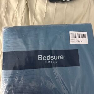 New never open queen bed sheets beautiful blue